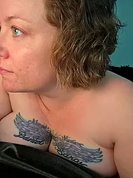 julimonroe online show from May 2, 1:33 am
