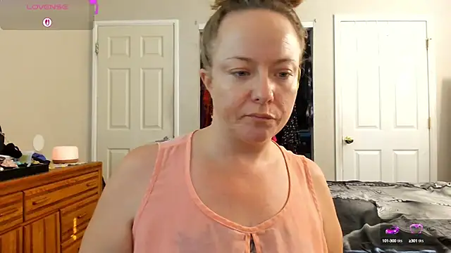 Snapshot of julimonroe chatting on September 23, 2:57 pm julimonroe online show from September 23, 2:57 pm