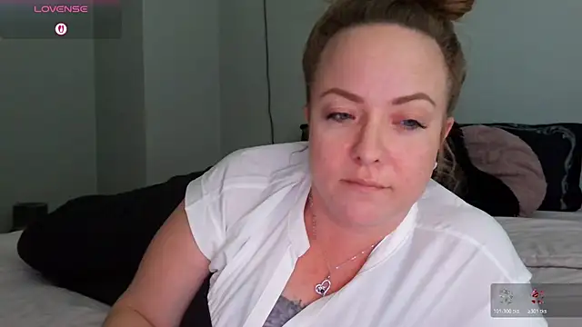 julimonroe online show from March 19, 8:42 pm