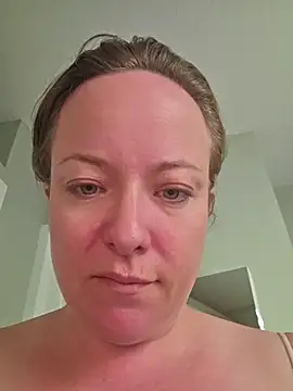 Snapshot of julimonroe chatting on June 25, 1:05 pm julimonroe online show from June 25, 1:05 pm