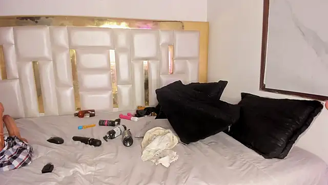 MiaaXXX1 online show from October 31, 1:46 am