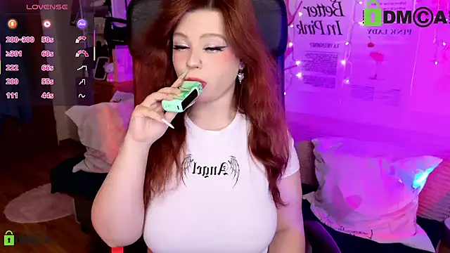 Snapshot of StellaMilla chatting on June 21, 12:05 am StellaMilla online show from June 21, 12:05 am