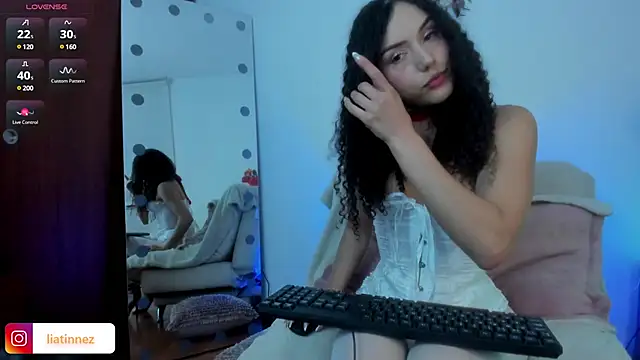 Snapshot of Lia_Tinez chatting on February 5, 1:26 am Lia Tinez online show from February 5, 1:26 am