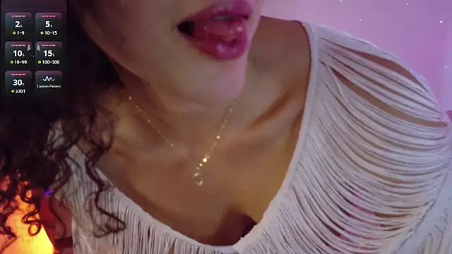Snapshot of Lia_Tinez chatting on May 15, 11:25 pm Lia Tinez online show from May 15, 11:25 pm