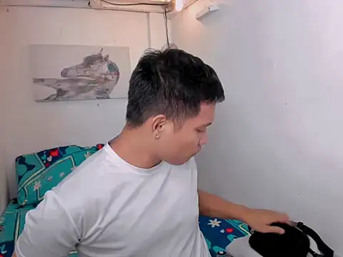 Snapshot of xSebastian19 chatting on December 15, 10:26 pm xSebastian19 online show from December 15, 10:26 pm