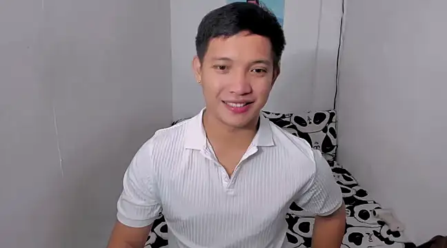 Snapshot of xSebastian19 chatting on December 16, 10:13 pm xSebastian19 online show from December 16, 10:13 pm