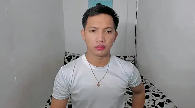 Snapshot of xSebastian19 chatting on January 3, 7:29 pm xSebastian19 online show from January 3, 7:29 pm