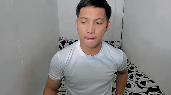 Snapshot of xSebastian19 chatting on January 3, 11:01 pm xSebastian19 online show from January 3, 11:01 pm