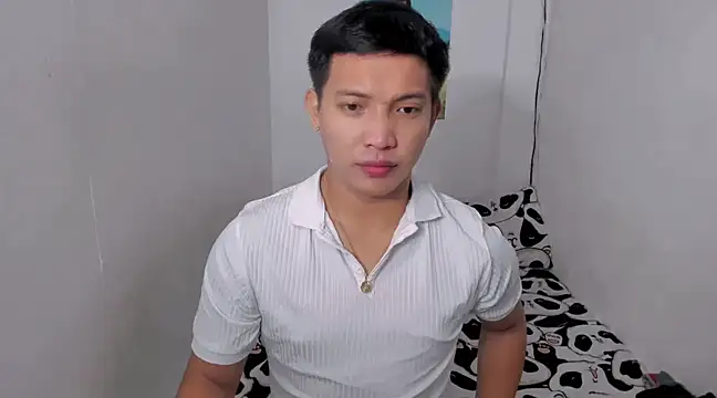 Snapshot of xSebastian19 chatting on December 16, 4:27 pm xSebastian19 online show from December 16, 4:27 pm