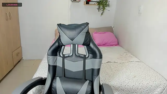 lara rose1 online show from October 25, 10:43 pm