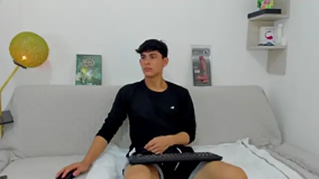 Snapshot of logan_thomas chatting on November 9, 2:10 pm logan thomas online show from November 9, 2:10 pm