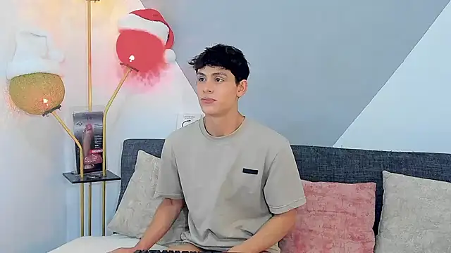 Snapshot of logan_thomas chatting on December 19, 8:13 am logan thomas online show from December 19, 8:13 am