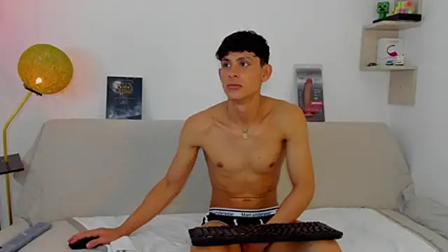 Snapshot of logan_thomas chatting on October 24, 10:14 am logan thomas online show from October 24, 10:14 am