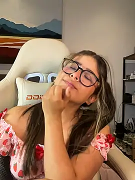 Snapshot of Stormiie777 chatting on January 4, 5:16 am Stormiie777 online show from January 4, 5:16 am