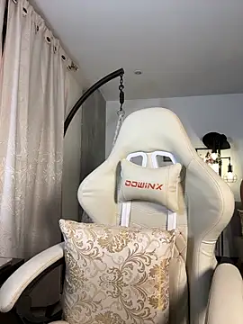 Snapshot of Stormiie777 chatting on February 4, 11:33 pm Stormiie777 online show from February 4, 11:33 pm