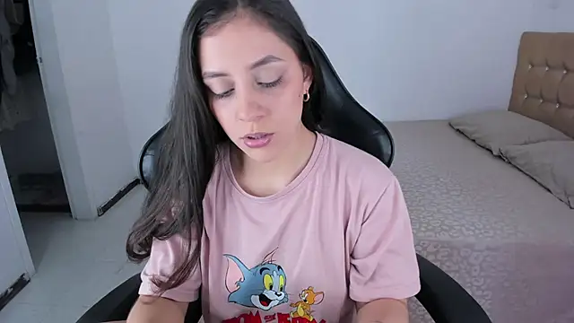 EmmaGrace1999 online show from October 23, 4:49 pm