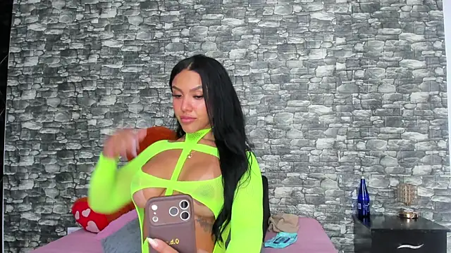 Snapshot of HeidyWillss chatting on February 7, 7:33 pm HeidyWillss online show from February 7, 7:33 pm