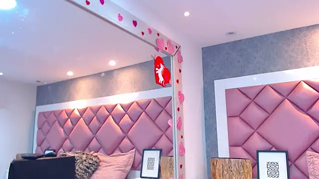 DanielaDuff online show from November 6, 7:40 pm