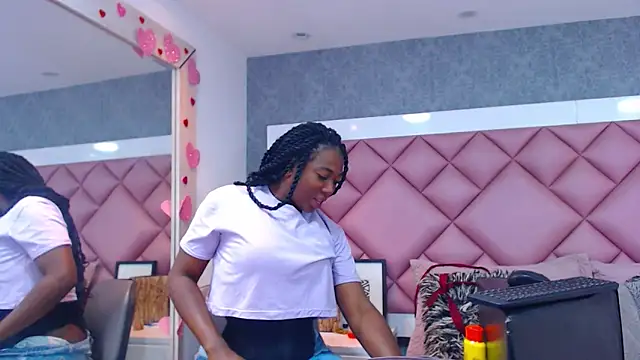 DanielaDuff online show from February 12, 7:35 pm