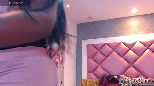 DanielaDuff online show from May 16, 7:35 pm