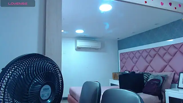 DanielaDuff online show from October 28, 7:46 pm