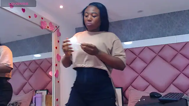 Snapshot of DanielaDuff chatting on June 16, 8:20 pm DanielaDuff online show from June 16, 8:20 pm