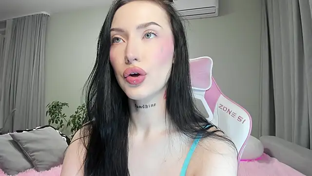 Snapshot of JenniferQueen11 chatting on September 11, 1:55 pm JenniferQueen11 online show from September 11, 1:55 pm