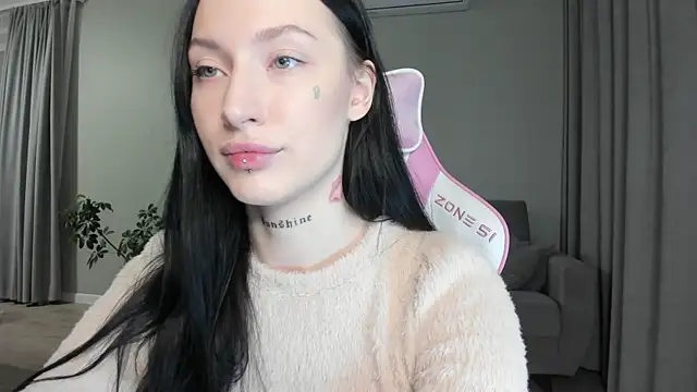 Snapshot of JenniferQueen11 chatting on October 17, 12:07 pm JenniferQueen11 online show from October 17, 12:07 pm