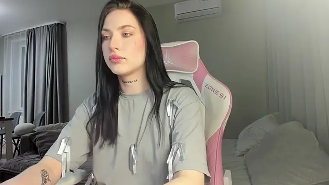 Snapshot of JenniferQueen11 chatting on March 13, 2:01 pm JenniferQueen11 online show from March 13, 2:01 pm