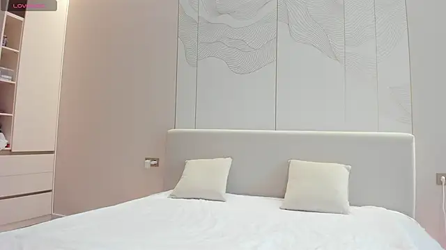 Snapshot of JenniferQueen11 chatting on November 28, 7:52 am JenniferQueen11 online show from November 28, 7:52 am