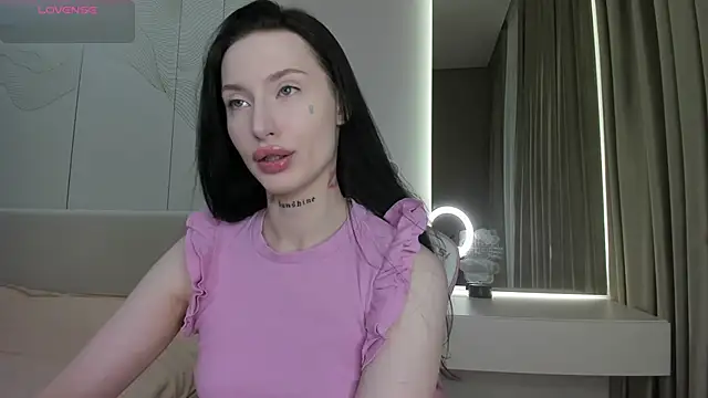 Snapshot of JenniferQueen11 chatting on June 19, 5:30 pm JenniferQueen11 online show from June 19, 5:30 pm
