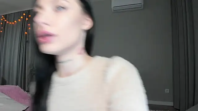 Snapshot of JenniferQueen11 chatting on October 24, 1:10 pm JenniferQueen11 online show from October 24, 1:10 pm