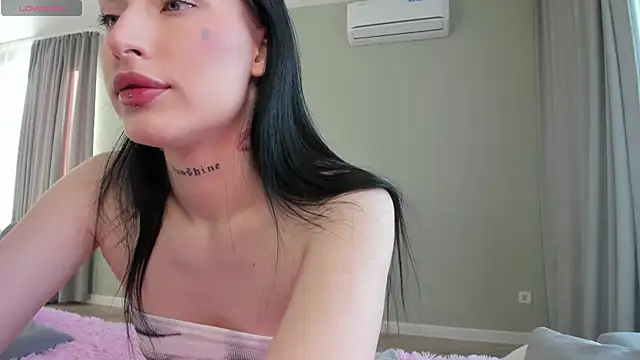 Snapshot of JenniferQueen11 chatting on September 27, 2:18 am JenniferQueen11 online show from September 27, 2:18 am