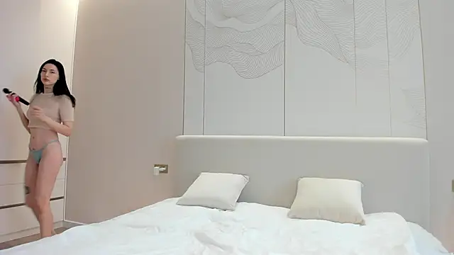 Snapshot of JenniferQueen11 chatting on November 30, 8:37 am JenniferQueen11 online show from November 30, 8:37 am