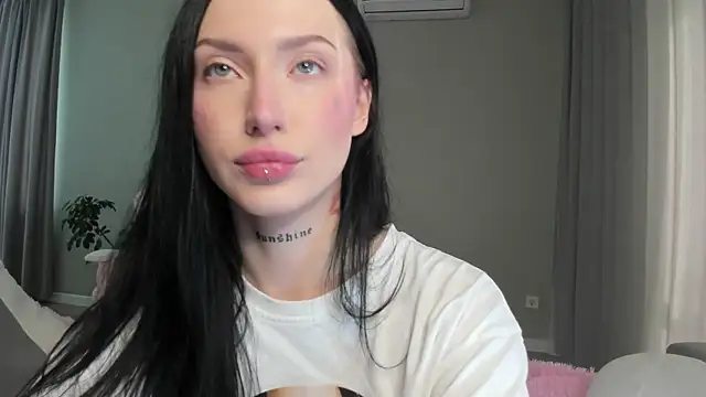 Snapshot of JenniferQueen11 chatting on September 14, 9:20 am JenniferQueen11 online show from September 14, 9:20 am