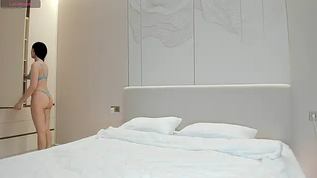 Snapshot of JenniferQueen11 chatting on November 12, 2:32 pm JenniferQueen11 online show from November 12, 2:32 pm