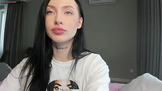 Snapshot of JenniferQueen11 chatting on September 28, 10:00 am JenniferQueen11 online show from September 28, 10:00 am