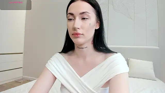 JenniferQueen11 online show from March 19, 7:30 am