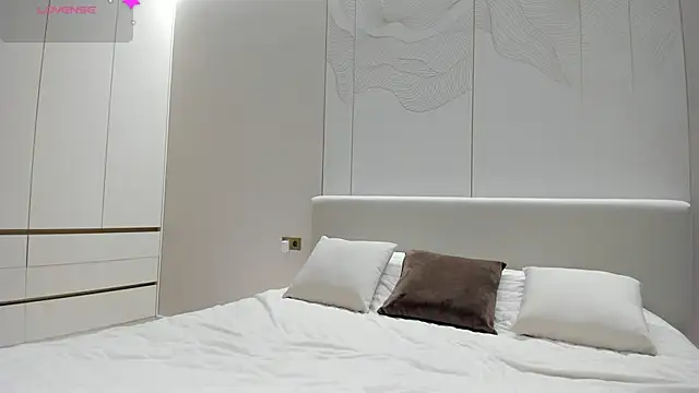 Snapshot of JenniferQueen11 chatting on February 12, 1:22 pm JenniferQueen11 online show from February 12, 1:22 pm