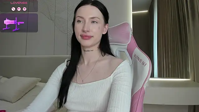 Snapshot of JenniferQueen11 chatting on July 12, 4:24 am JenniferQueen11 online show from July 12, 4:24 am