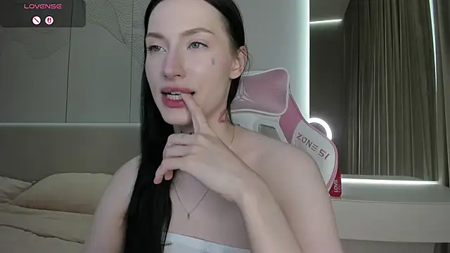 Snapshot of JenniferQueen11 chatting on June 6, 6:13 pm JenniferQueen11 online show from June 6, 6:13 pm