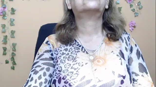 Snapshot of Hellensextits chatting on January 12, 10:45 am Hellensextits online show from January 12, 10:45 am
