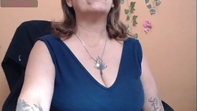 Snapshot of Hellensextits chatting on March 10, 9:18 pm Hellensextits online show from March 10, 9:18 pm