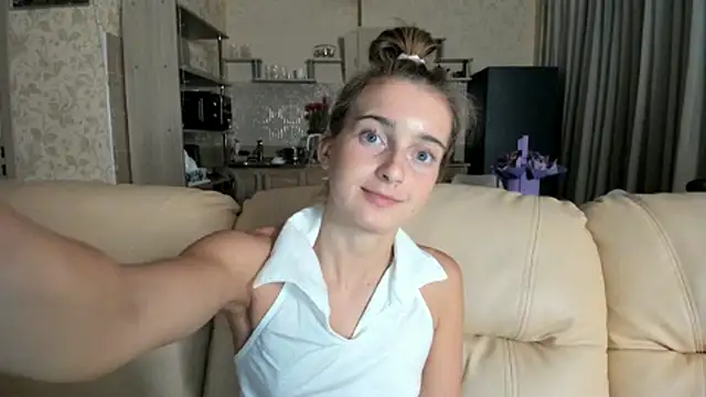 Snapshot of ElizSweet chatting on March 9, 8:10 pm ElizSweet online show from March 9, 8:10 pm