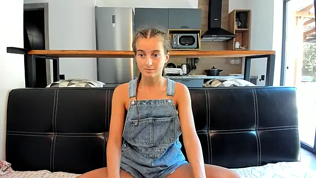 Snapshot of ElizSweet chatting on October 6, 9:54 am ElizSweet online show from October 6, 9:54 am