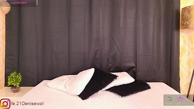 DENISE WOLFE online show from November 27, 12:49 pm