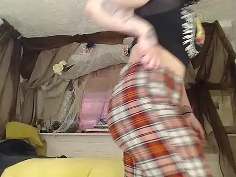 MaxiMillz online show from February 9, 3:43 pm