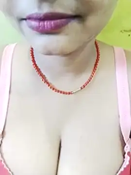 Snapshot of Lattika-Bhabhi chatting on July 5, 10:11 am Lattika-Bhabhi online show from July 5, 10:11 am