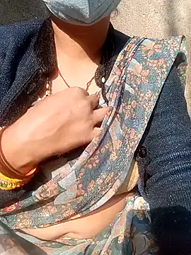 Snapshot of Lattika-Bhabhi chatting on February 1, 10:37 am Lattika-Bhabhi online show from February 1, 10:37 am