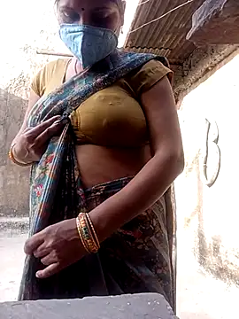 Snapshot of Lattika-Bhabhi chatting on February 24, 11:21 am Lattika-Bhabhi online show from February 24, 11:21 am